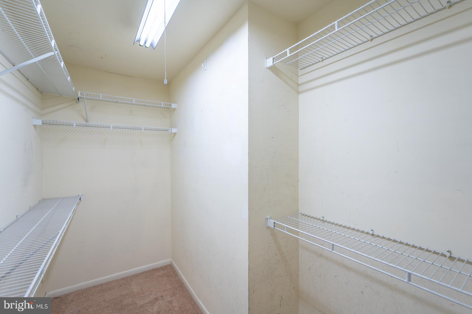 1558 ROBINSON AVENUE