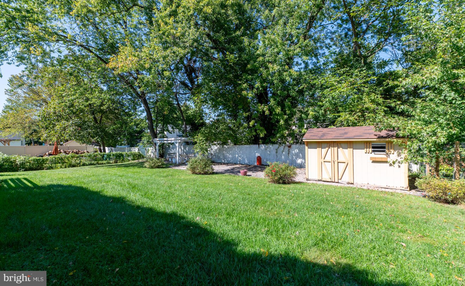 1558 ROBINSON AVENUE