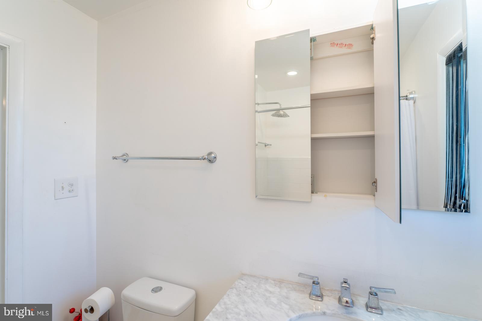 1558 ROBINSON AVENUE