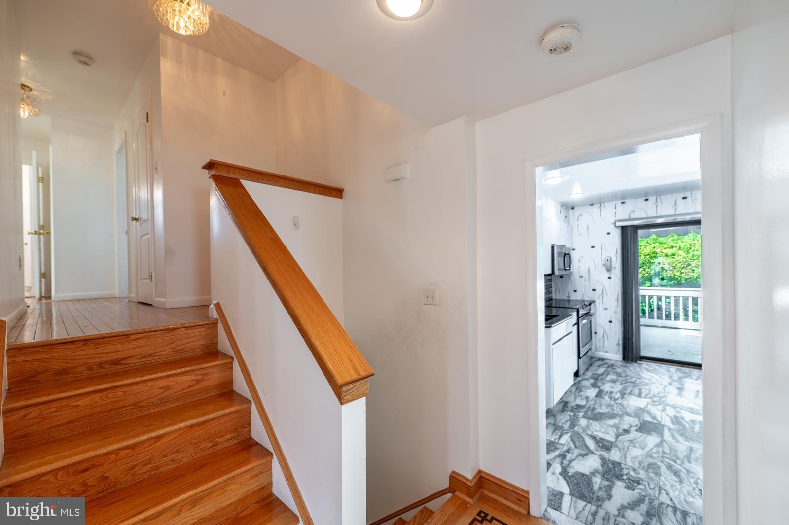 1558 ROBINSON AVENUE