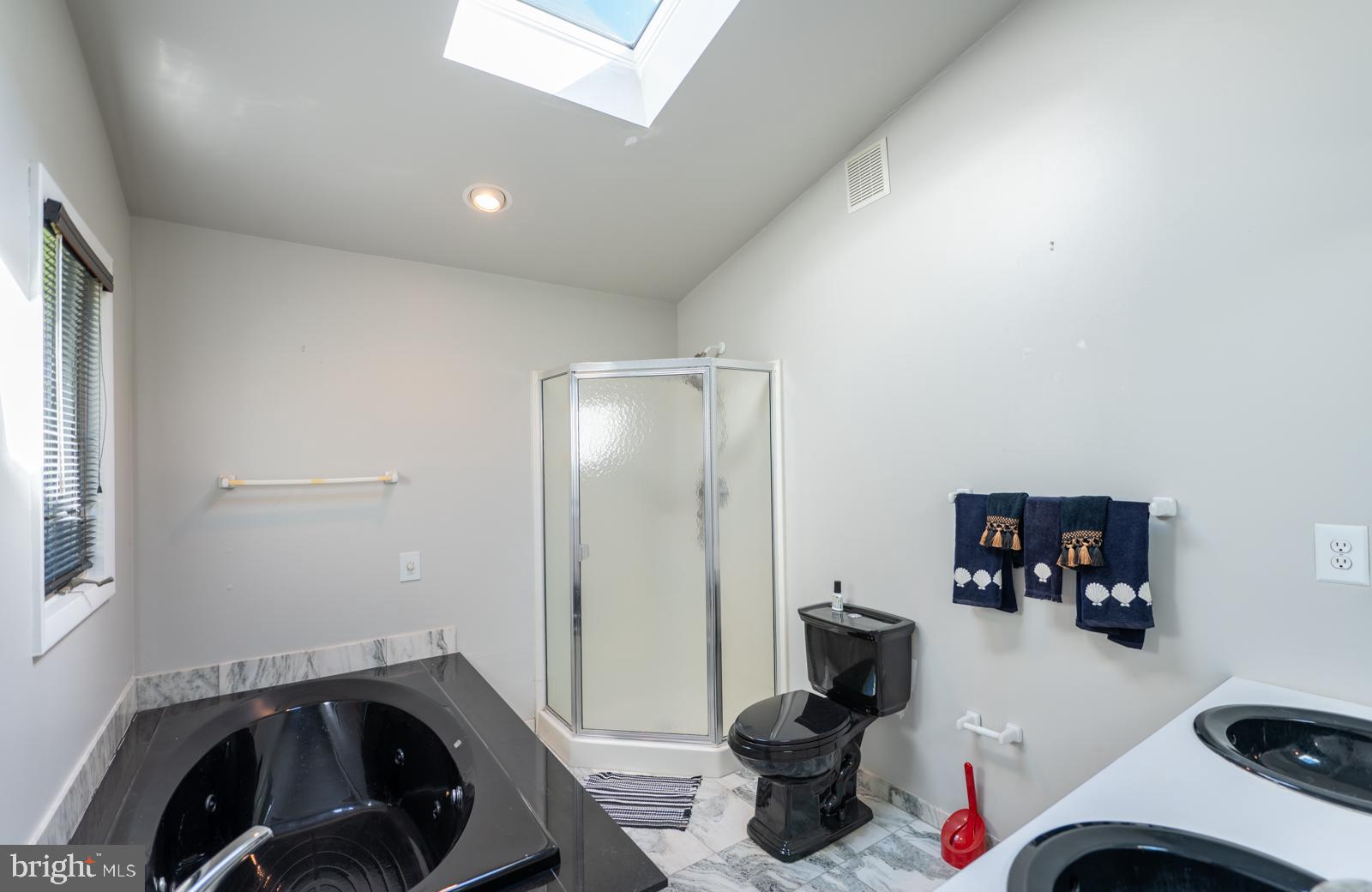 1558 ROBINSON AVENUE