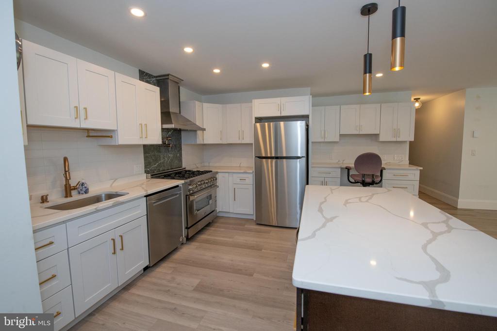 100 WEST AVENUE 206-S