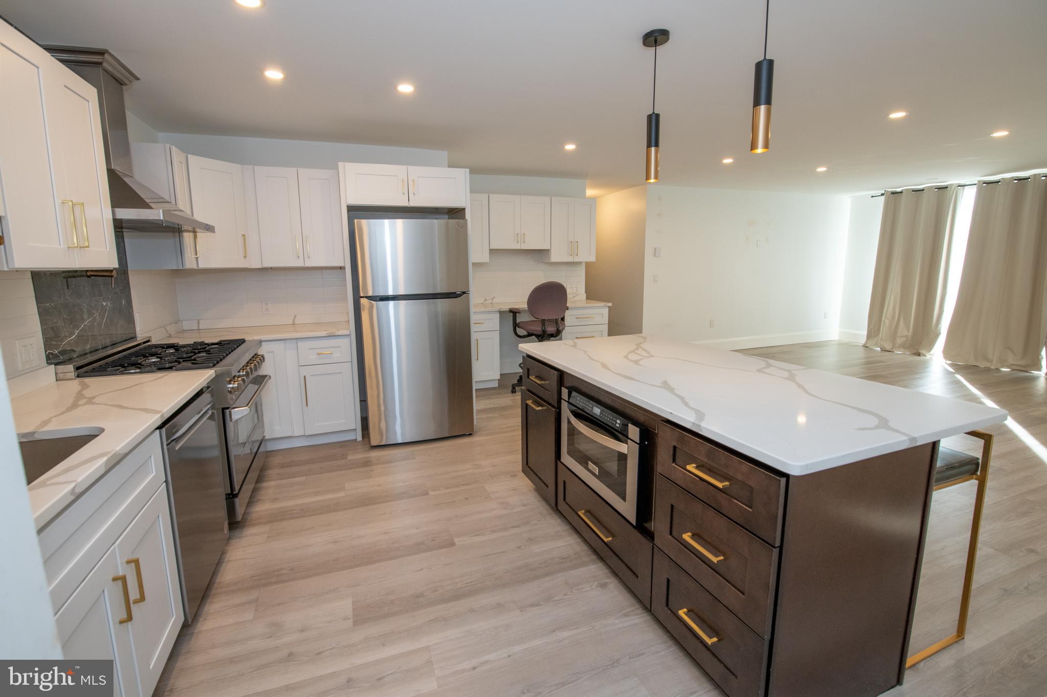 100 WEST AVENUE 206-S