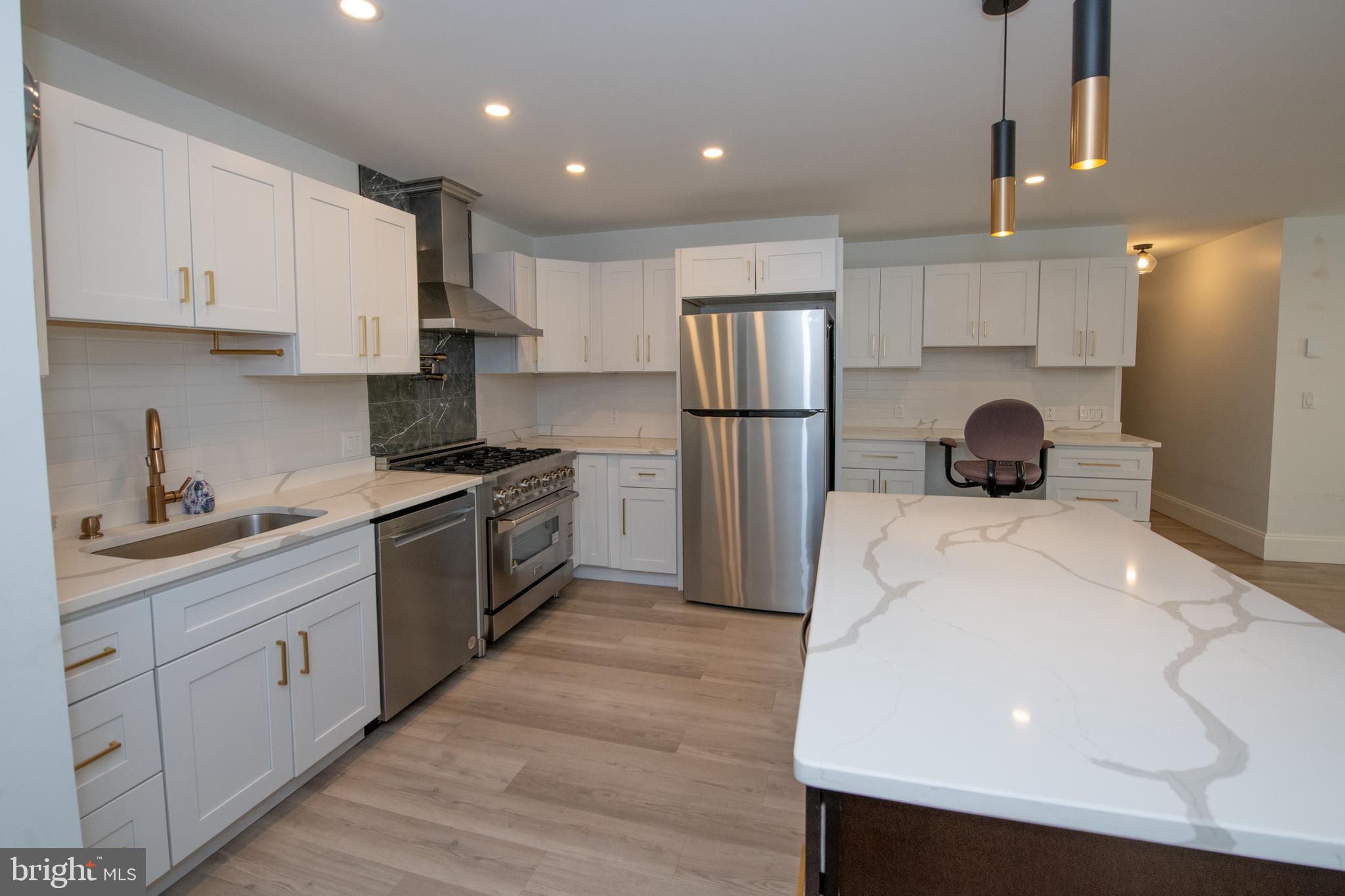 100 WEST AVENUE 206-S