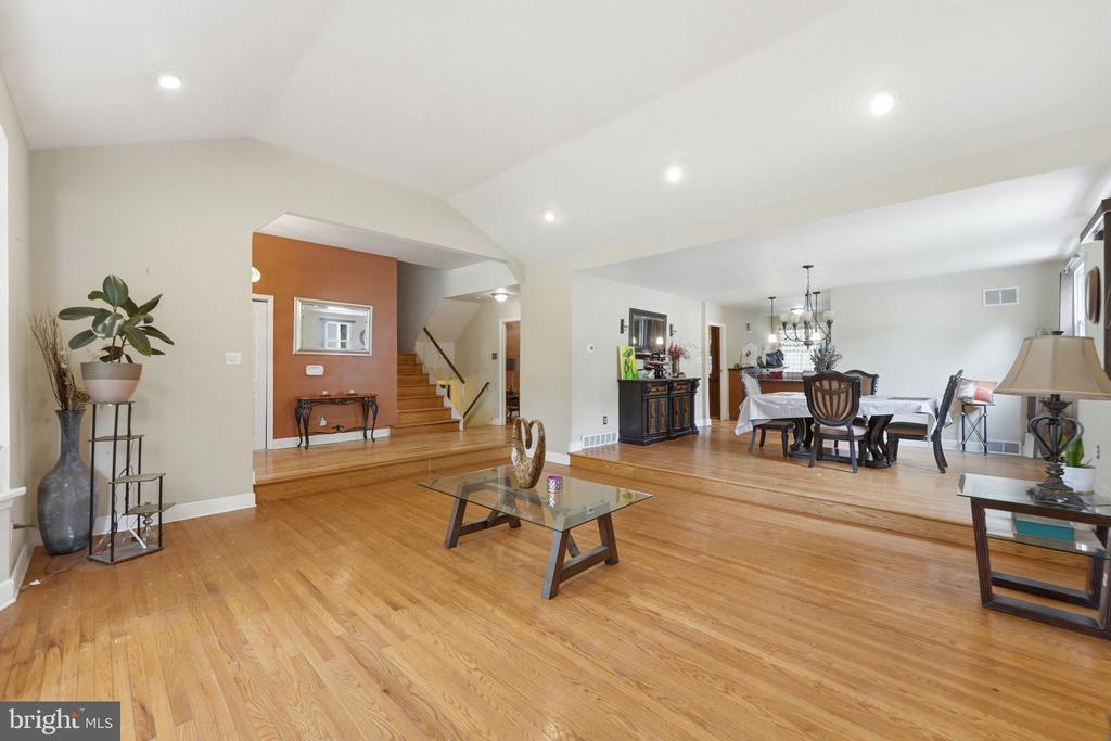 7516 OAK LANE ROAD