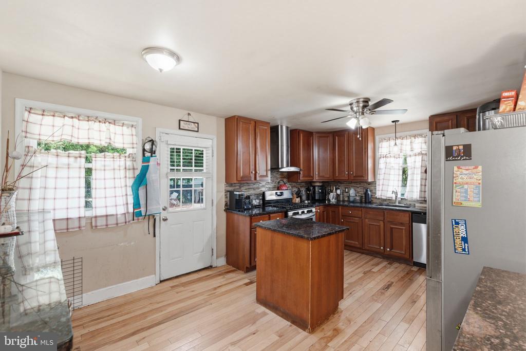 7516 OAK LANE ROAD
