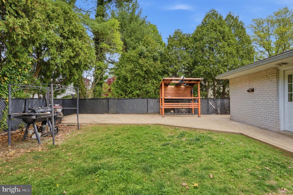 7516 OAK LANE ROAD