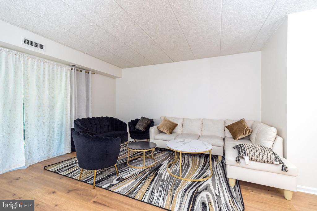 1003 VALLEY GLEN ROAD Unit: 236