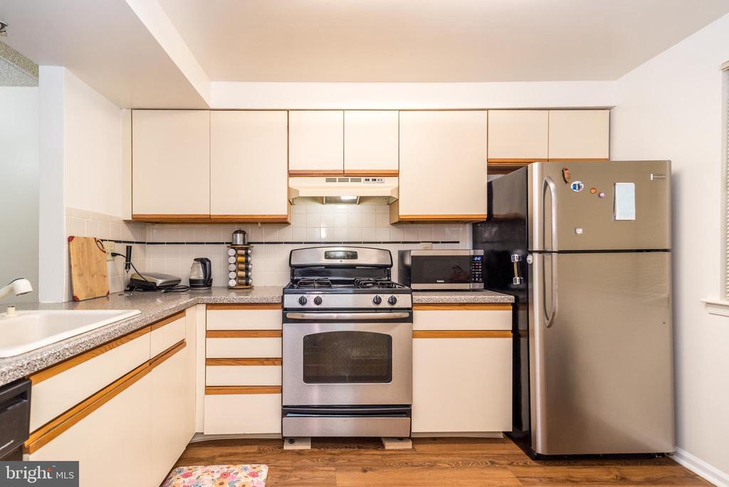 1003 VALLEY GLEN ROAD Unit: 236