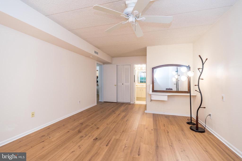 1003 VALLEY GLEN ROAD Unit: 236