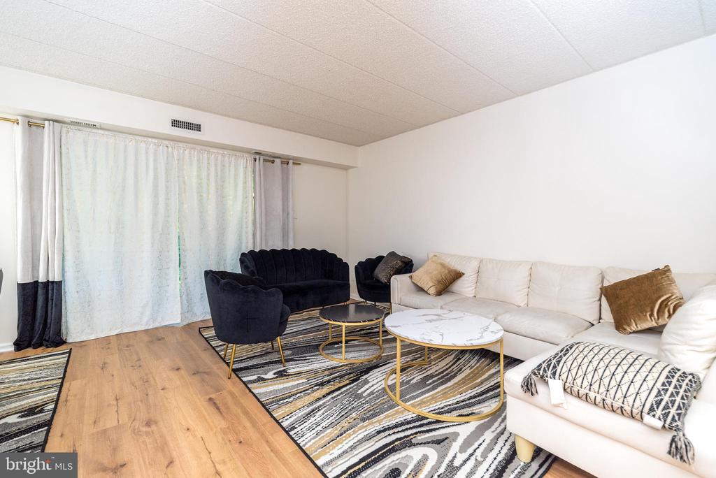1003 VALLEY GLEN ROAD Unit: 236