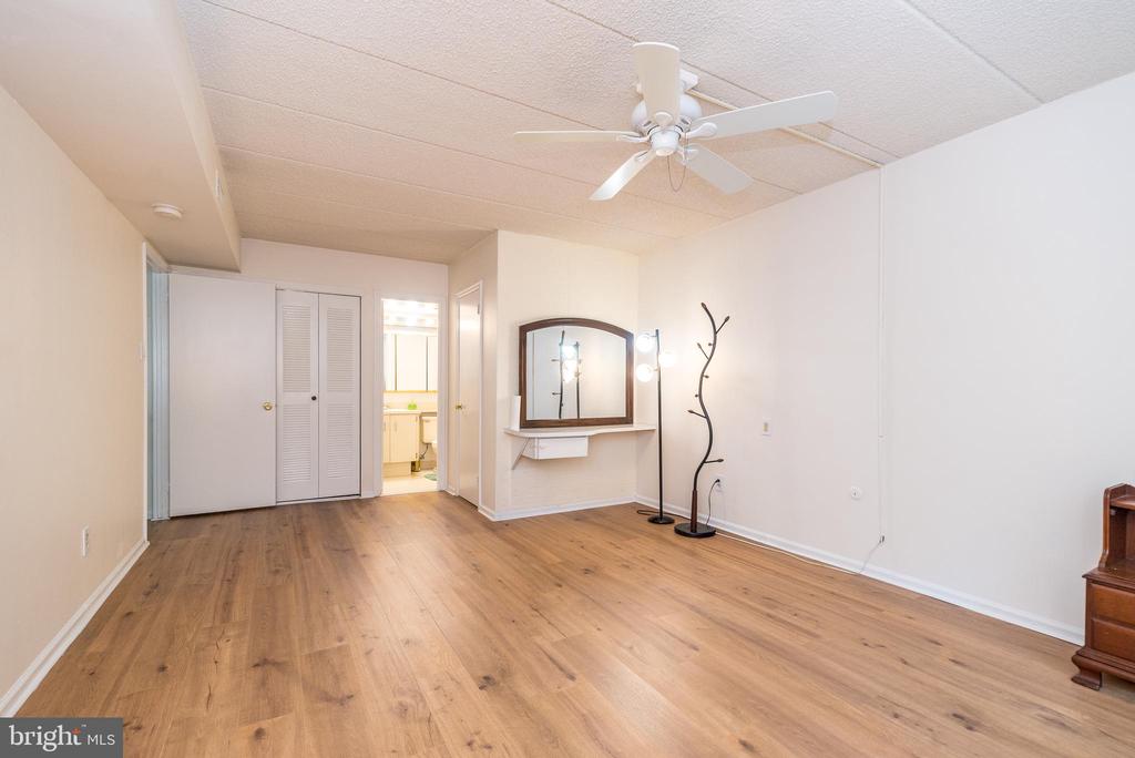 1003 VALLEY GLEN ROAD Unit: 236