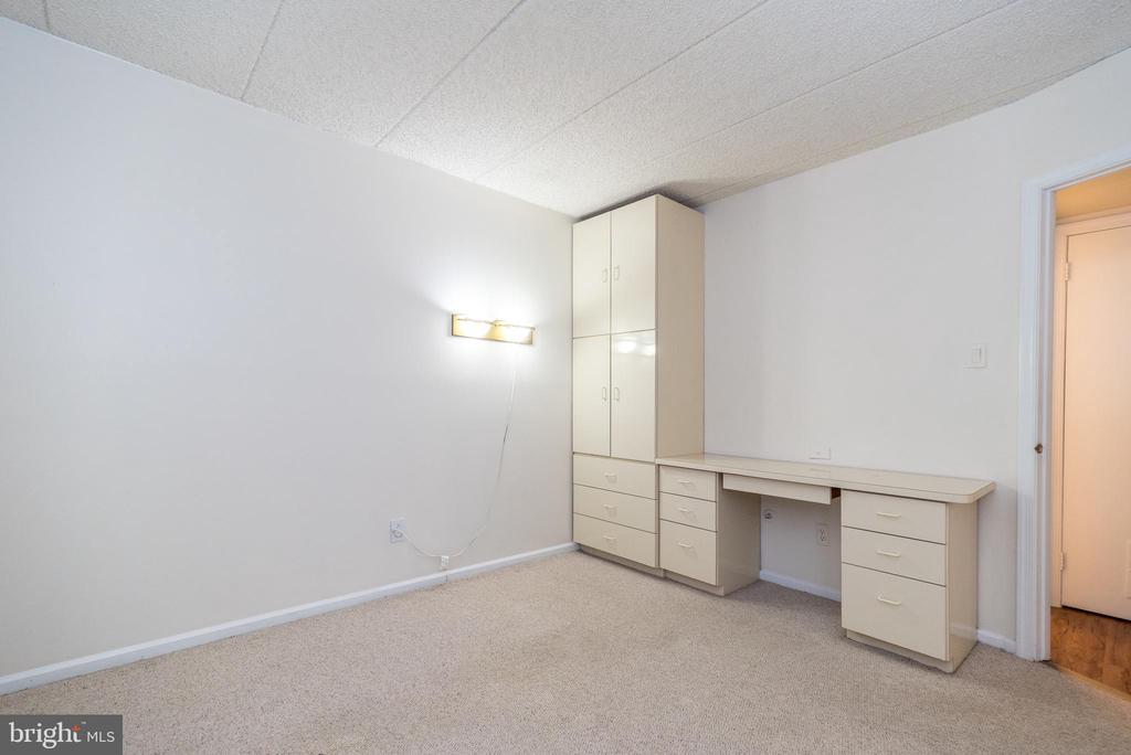 1003 VALLEY GLEN ROAD Unit: 236