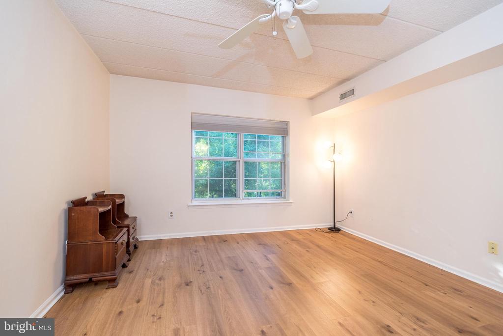 1003 VALLEY GLEN ROAD Unit: 236