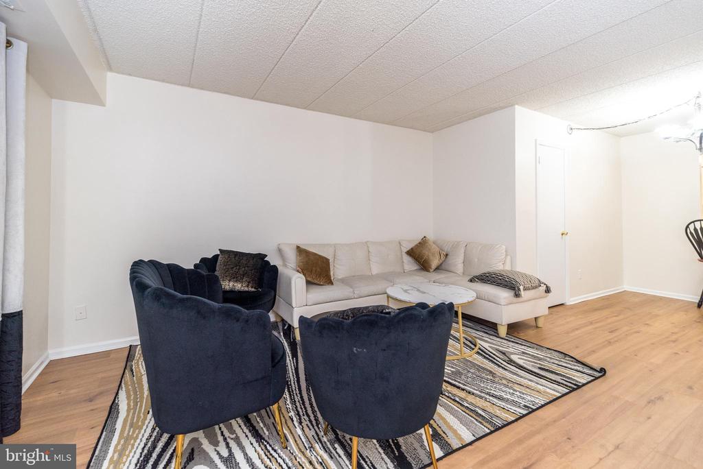 1003 VALLEY GLEN ROAD Unit: 236