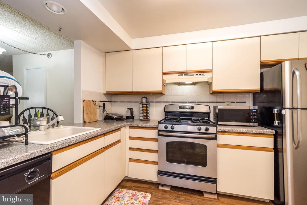 1003 VALLEY GLEN ROAD Unit: 236