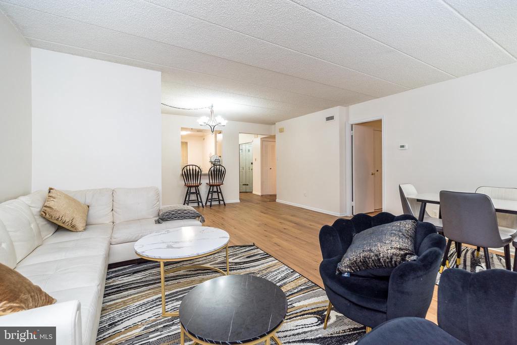 1003 VALLEY GLEN ROAD Unit: 236