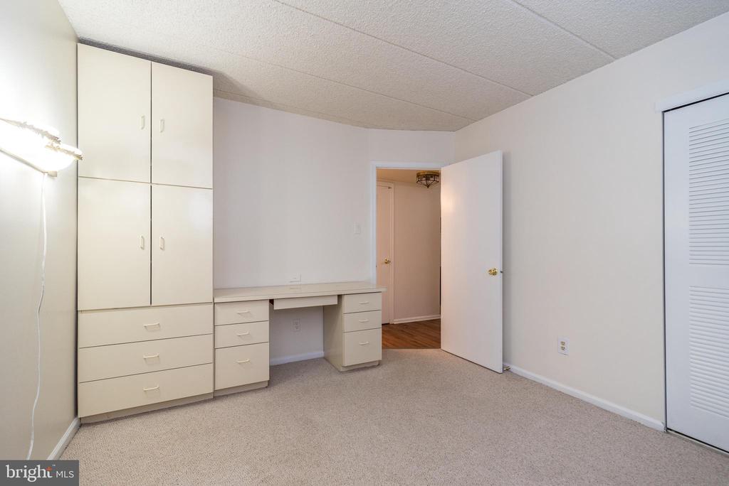 1003 VALLEY GLEN ROAD Unit: 236