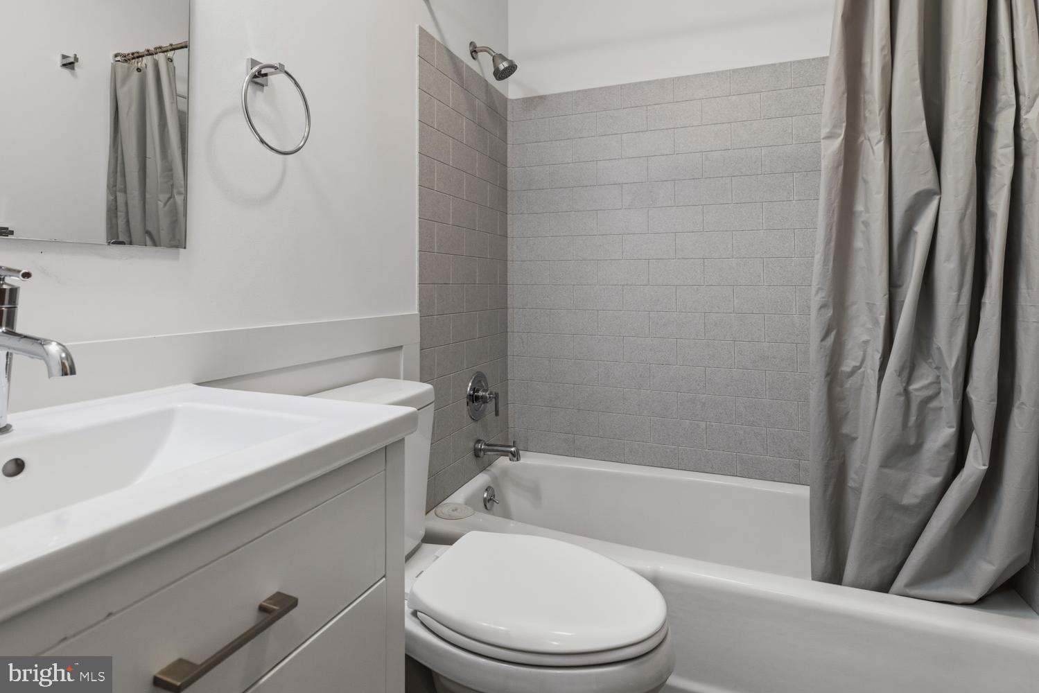 429 EDGEMONT AVENUE 3