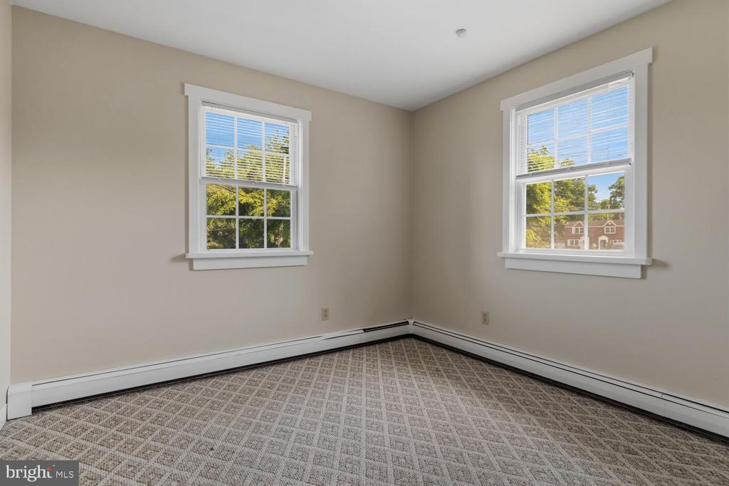 429 EDGEMONT AVENUE 3
