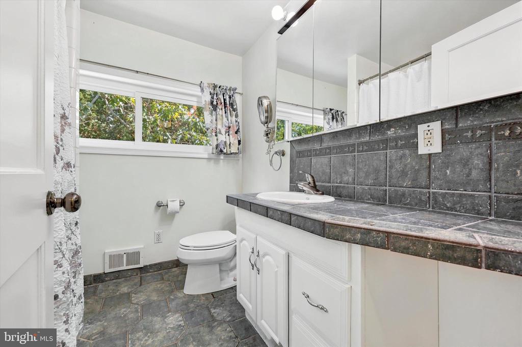 417 MEADOWBROOK LANE