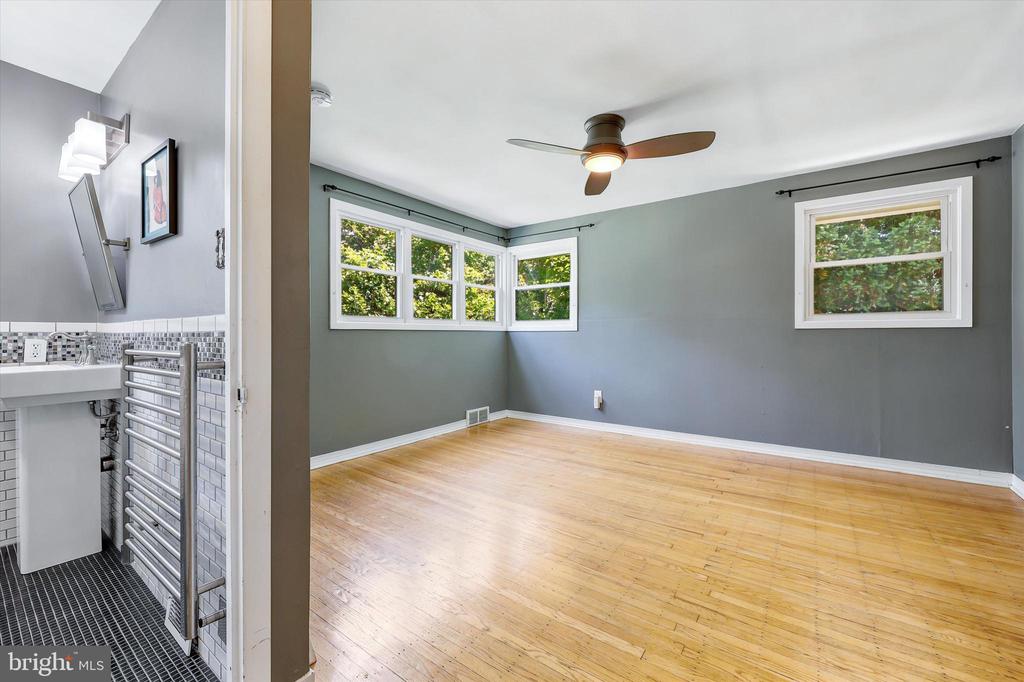 417 MEADOWBROOK LANE