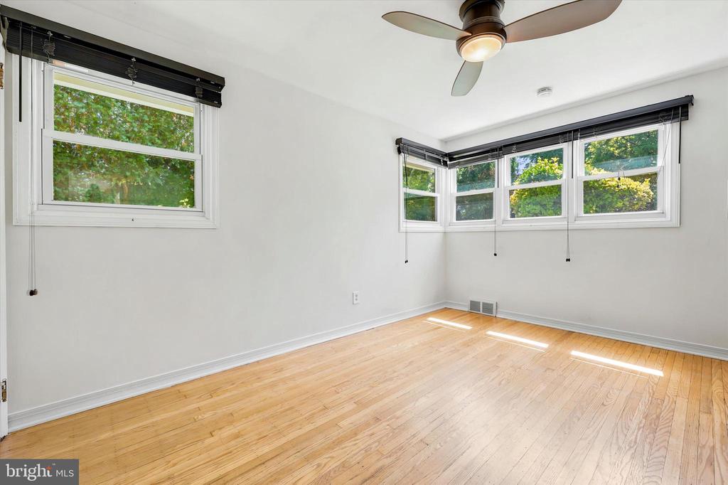 417 MEADOWBROOK LANE