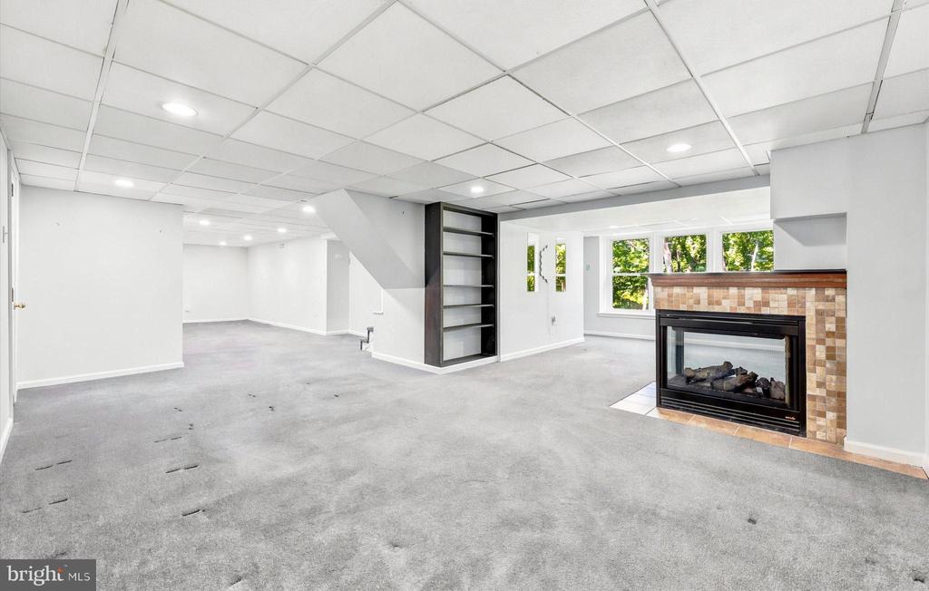417 MEADOWBROOK LANE