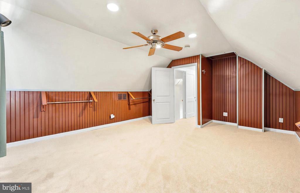 417 MEADOWBROOK LANE