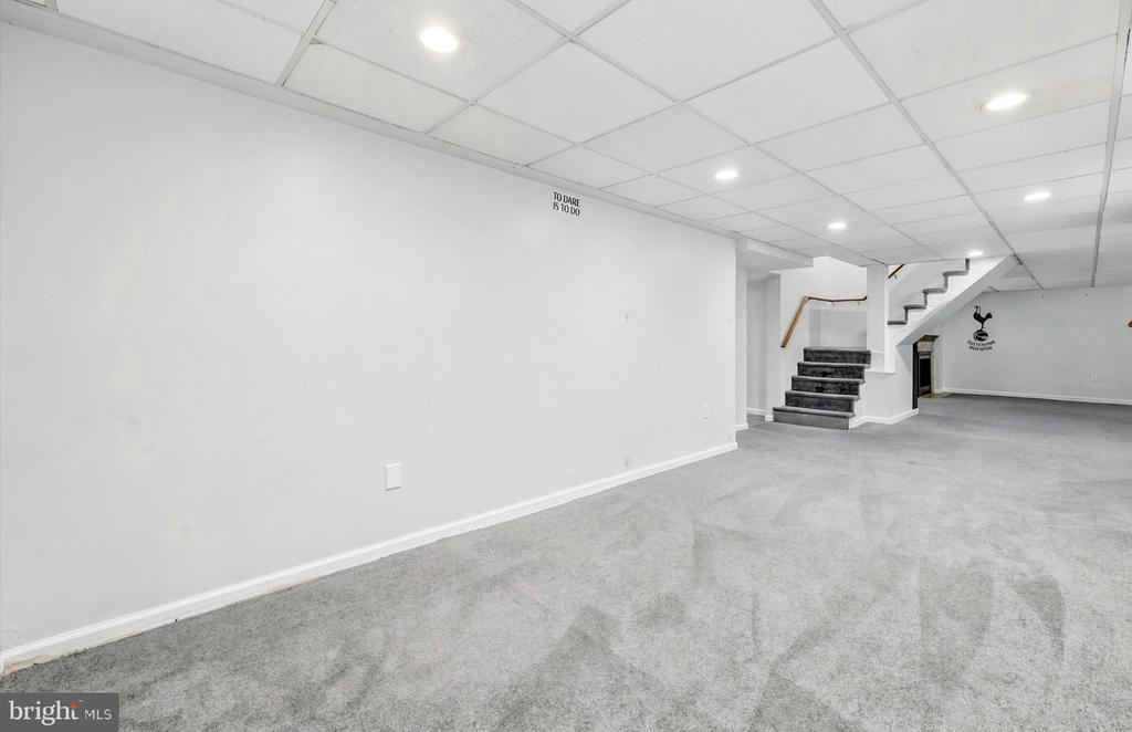 417 MEADOWBROOK LANE