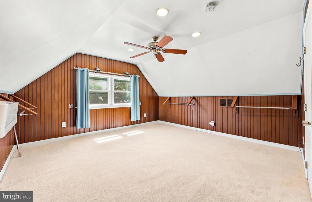 417 MEADOWBROOK LANE