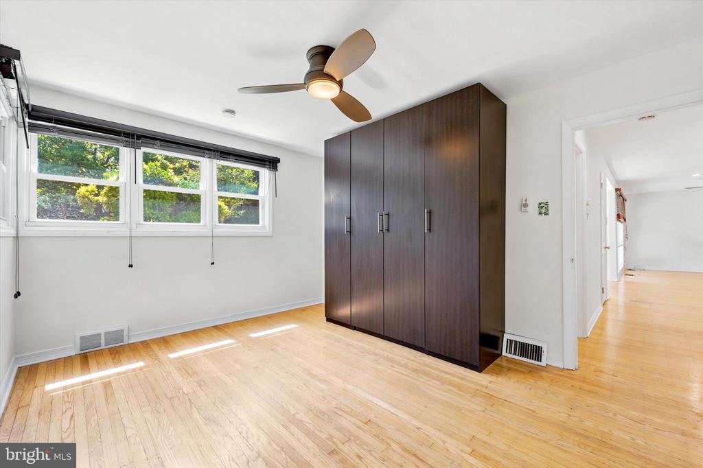 417 MEADOWBROOK LANE