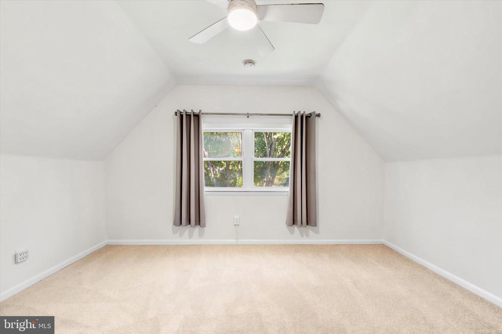 417 MEADOWBROOK LANE