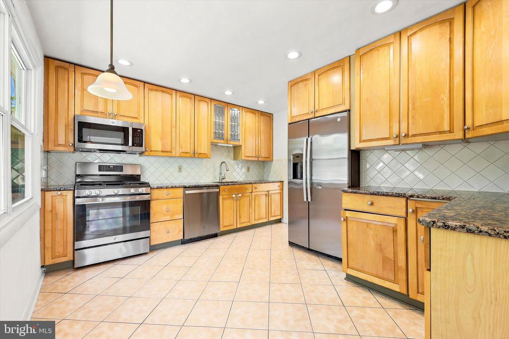 417 MEADOWBROOK LANE