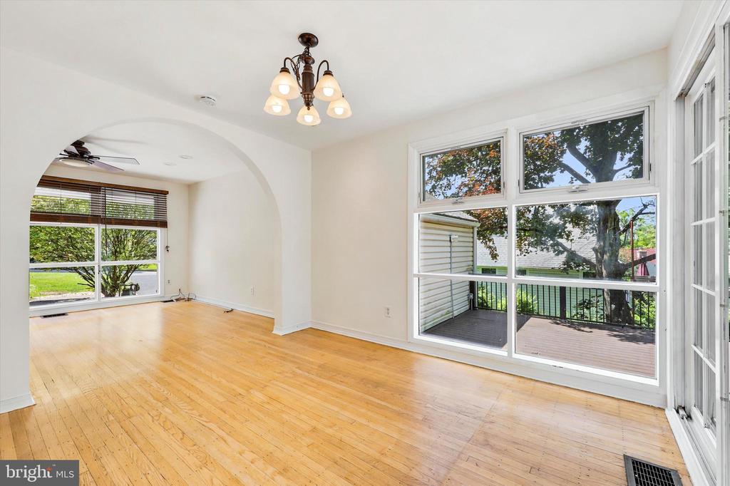 417 MEADOWBROOK LANE