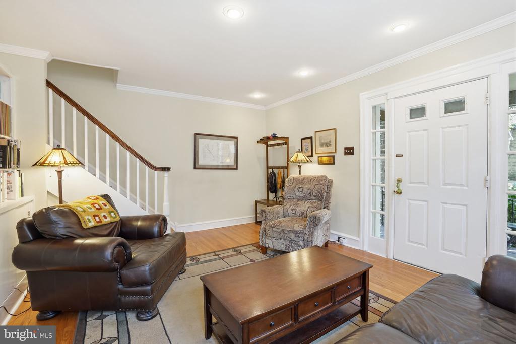 843 ELKINS AVENUE