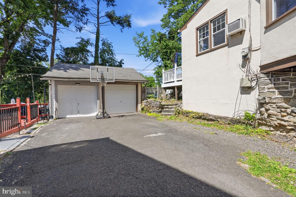 843 ELKINS AVENUE