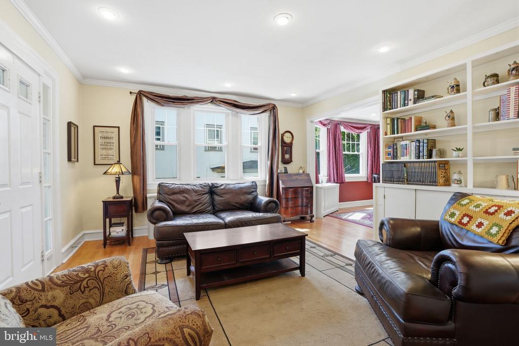 843 ELKINS AVENUE