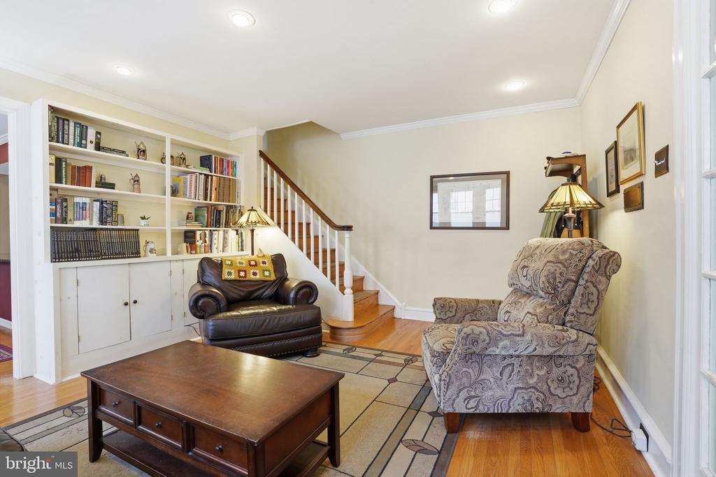 843 ELKINS AVENUE