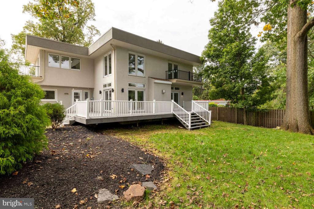 8107 GLADSTONE ROAD