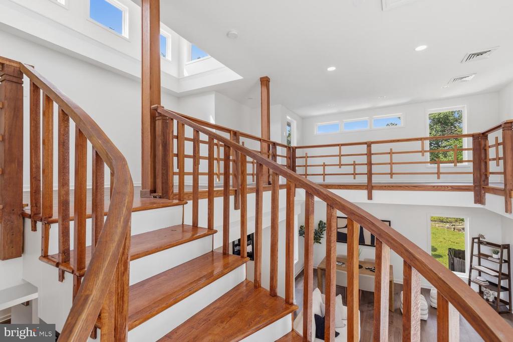 8107 GLADSTONE ROAD