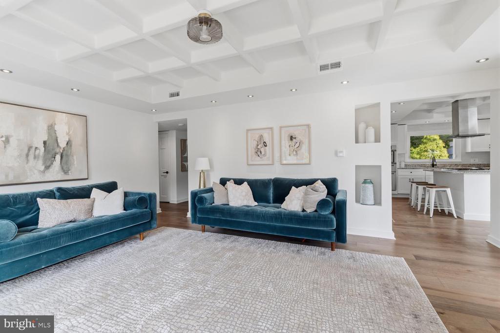 8107 GLADSTONE ROAD