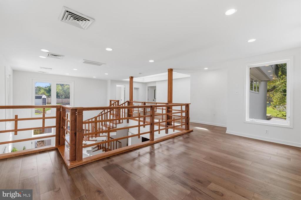 8107 GLADSTONE ROAD