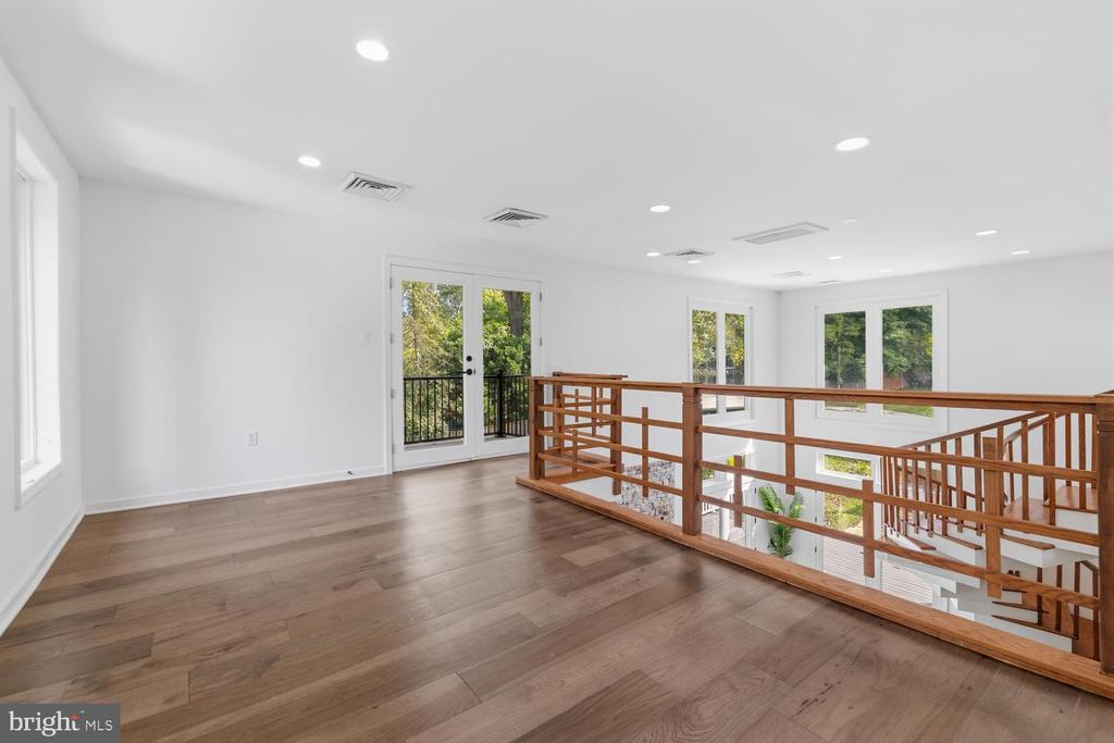 8107 GLADSTONE ROAD