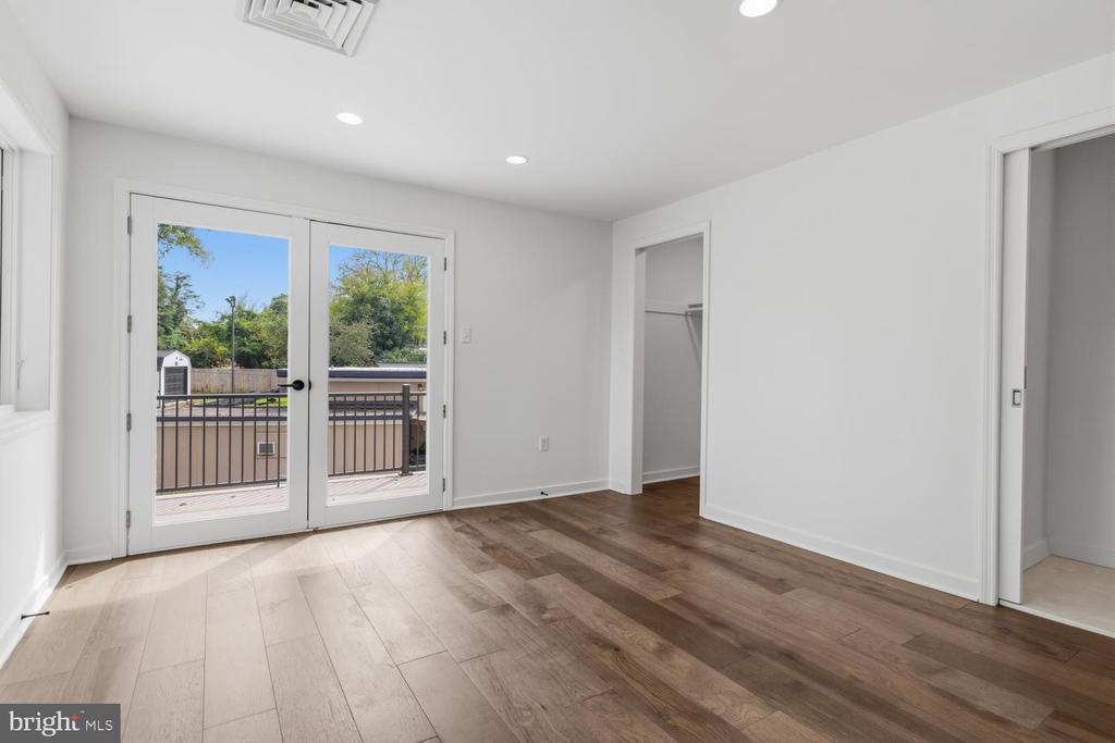 8107 GLADSTONE ROAD