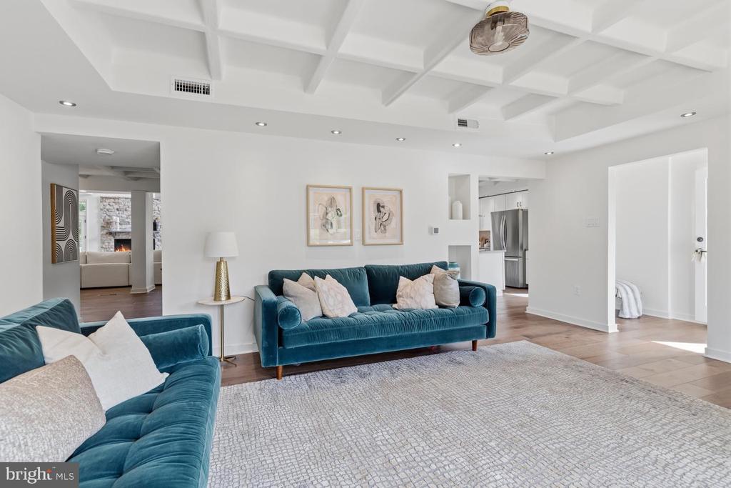 8107 GLADSTONE ROAD