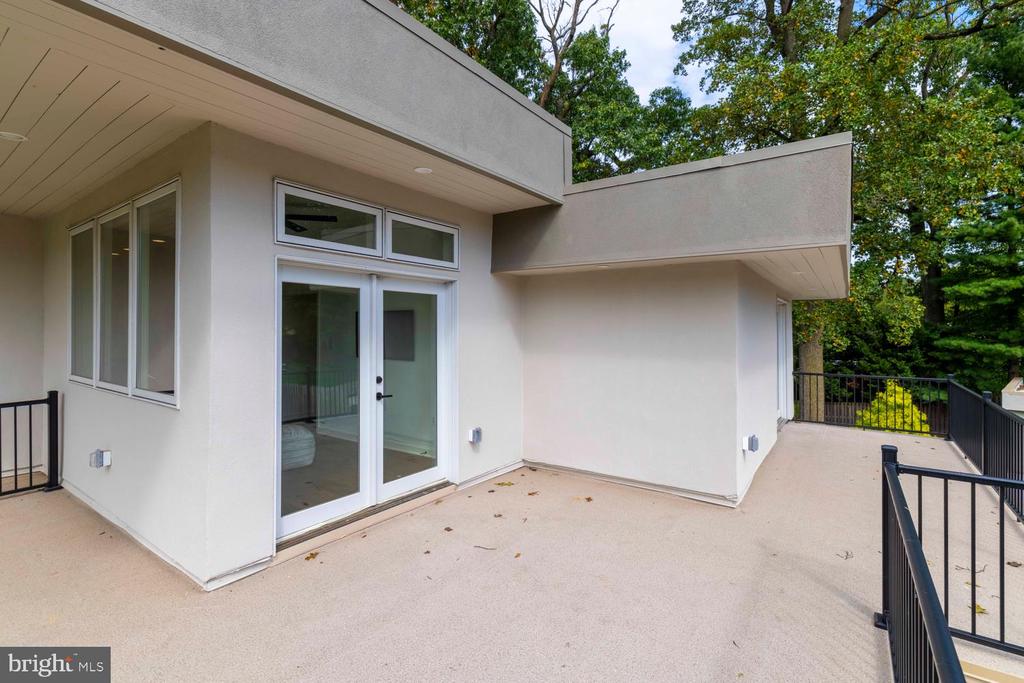 8107 GLADSTONE ROAD