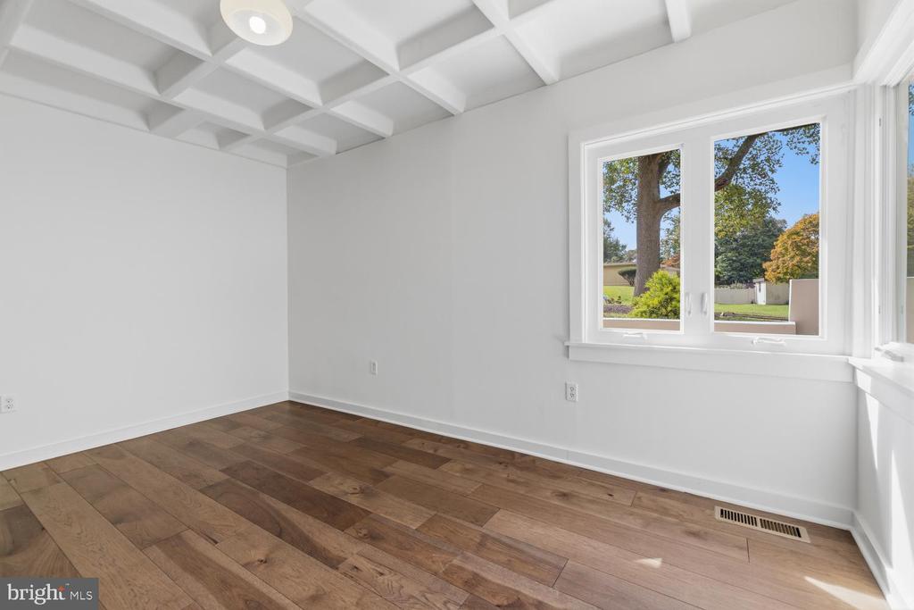 8107 GLADSTONE ROAD