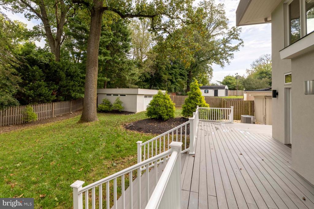 8107 GLADSTONE ROAD
