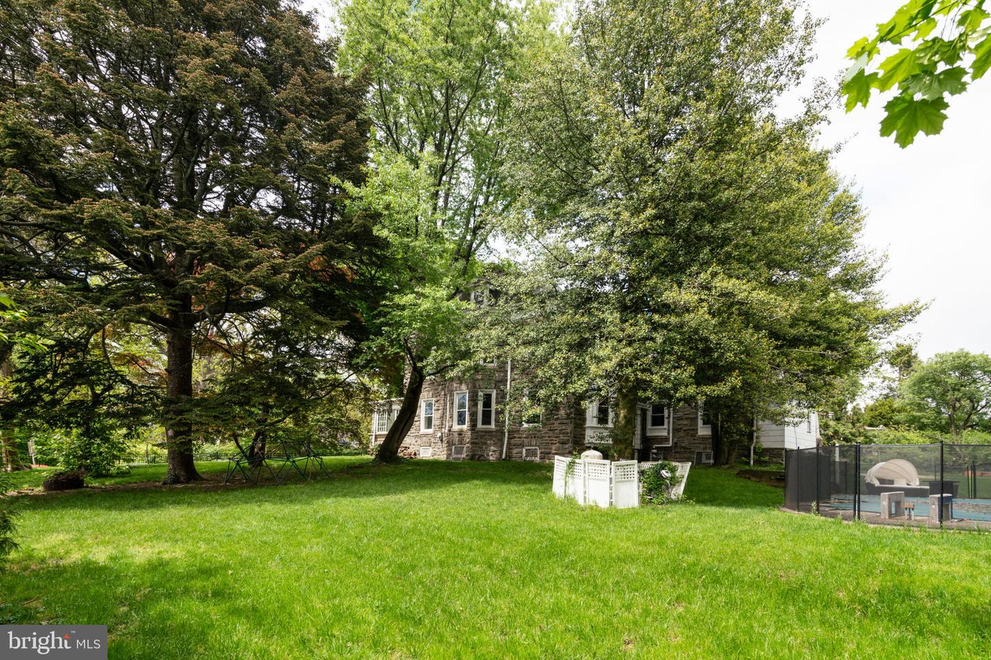 60 W Allens Ln